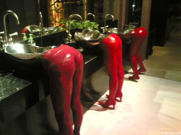 http://deshoda.com/wp-content/uploads/2010/07/funny_bathroom.jpg.png